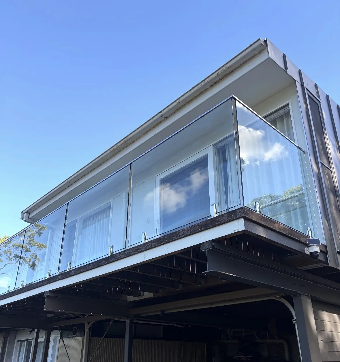 Balustrade installation.