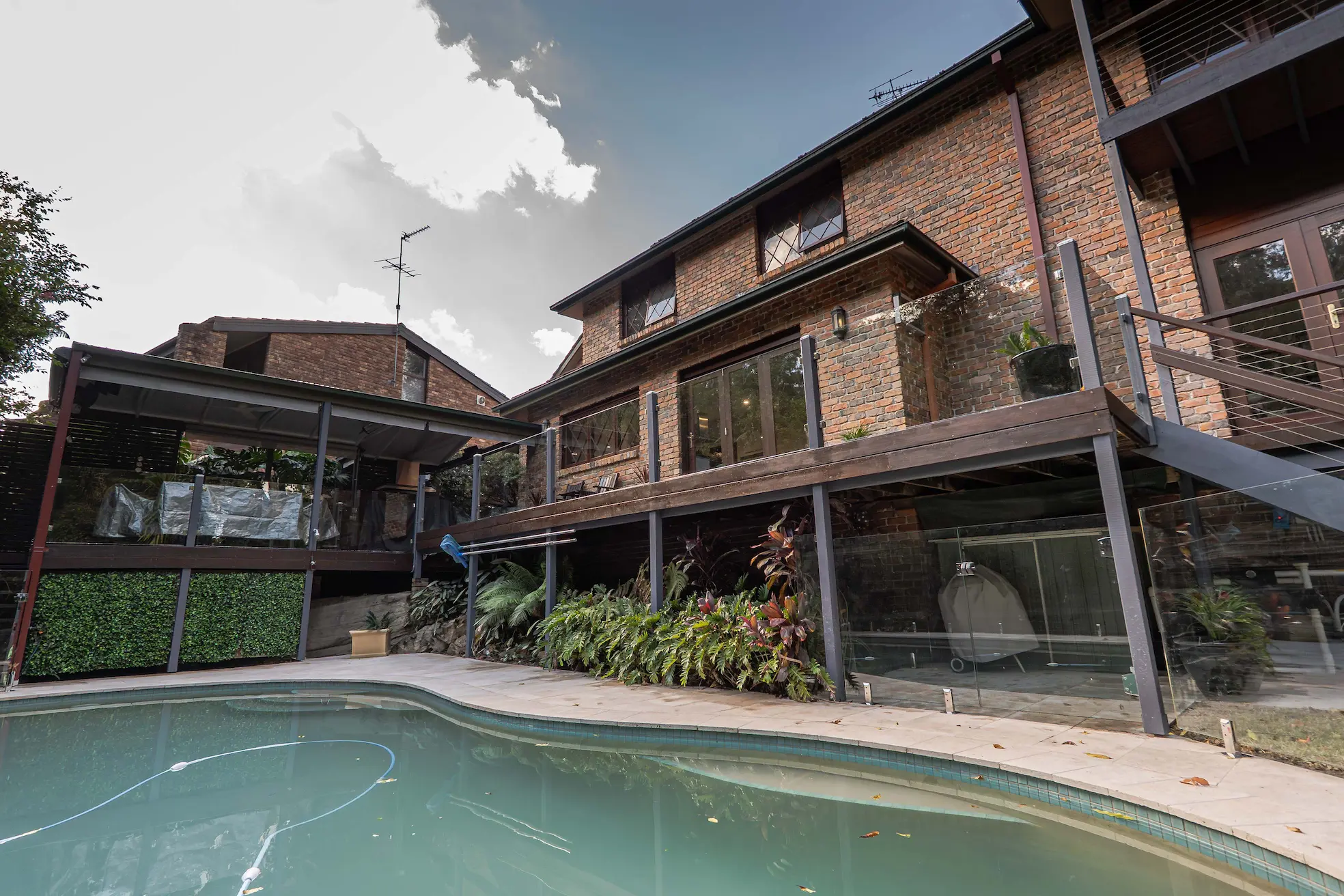 Poolside house glass balustrade wide.